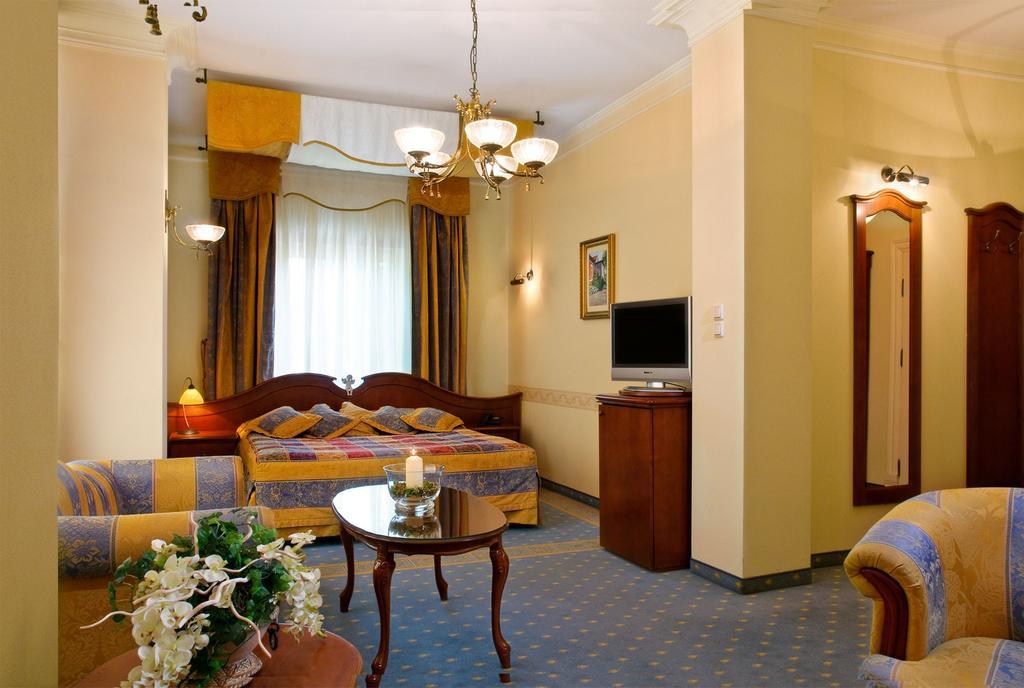 Hotel Aleksander Wloclawek Bagian luar foto