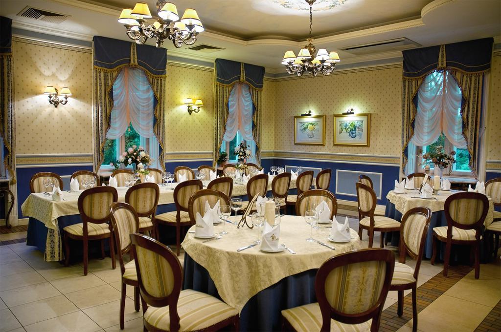 Hotel Aleksander Wloclawek Bagian luar foto